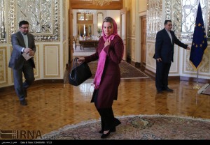 mogherinis Freude vor dem Besuch des Mörders, Hassan Rouhani